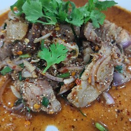 ข้าวหน้าน้ำตกคอหมูย่าง