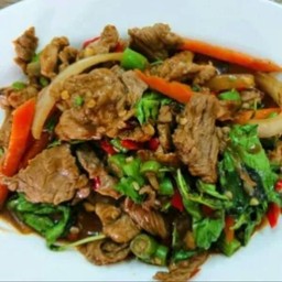 ข้าวราดกระเพราเนื้อ