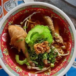 ก๋วยเตี๋ยวเนื้อตุ๋น,ไก่ตุ๋น