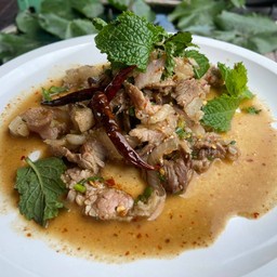 ข้าวหน้าน้ำตกเนื้อ