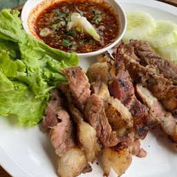 ข้าวหน้าเนื้อย่างจิ้มแจ่ว