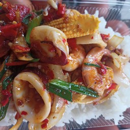 พริกเผาทะเล ราดข้าว