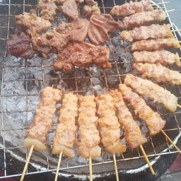 ร้านหมูปิ้งสูตรโบราณปากซอยปรีดี34