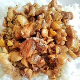 ข้าวไก่ทอดกระเทียม