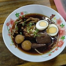 ต้มเส้นตีนไก่