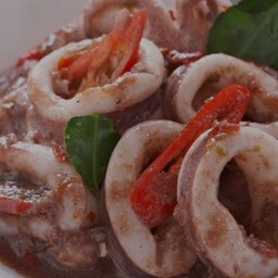 ปลาหมึกผัดกะปิ