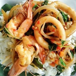 ข้าวกะเพรารวมทะเล