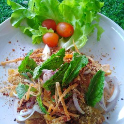 ยำไก่แซ่บ