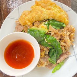 เส้นใหญ่ผัดซีอิ้ว ไข่เจียว