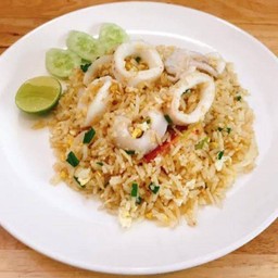 ข้าวผัดปลาหมึก