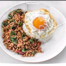 ข้าวกระเพาหมู+ไข่ดาว