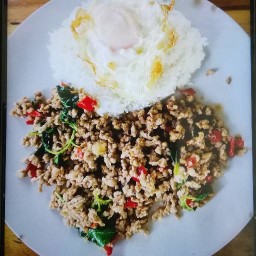 กะเพราโบราณ ณ วิมานชั้นสี่