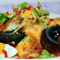 ยำสามไข่