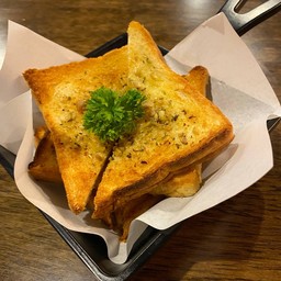 ขนมปังกระเทียม (6 ชิ้น)