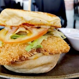 Mama Garage (Burgers & Grills)