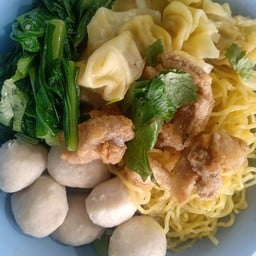 บะหมี่เกี๊ยวลูกชิ้น