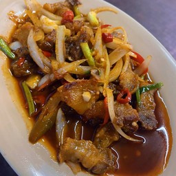 หมูกรอบผัดน้ำพริกเผา