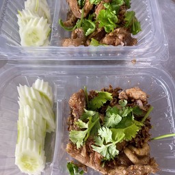 ไส้ตันทอดกระเทียมพริกไทย