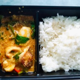 ข้างราดหมึกผัดผงกระหรี่