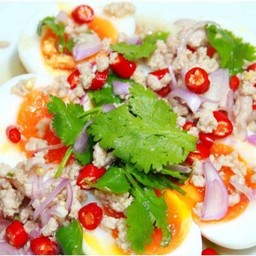 ยำไข่ต้มหมูสับ