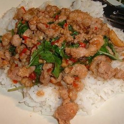 ข้าวกะเพราหมูราดข้าว