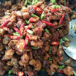 ได่กรอบผัดพริกแกง