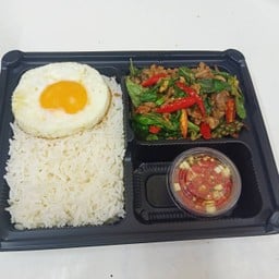 ข้าวกระเพราขี้เมาโคขุนไข่ดาว