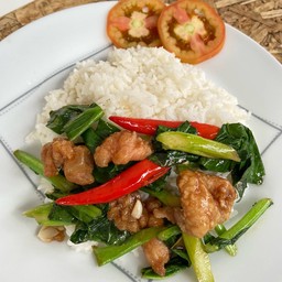 คะน้าไก่กรอบราดข้าว