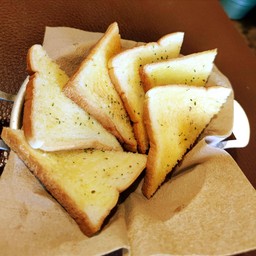 ปังกระเทียม