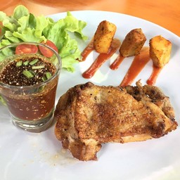 สเต็กสะโพกไก่ซอสน้ำจิ้มแจ่ว