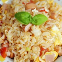 ข้าวผัดไส้กรอก
