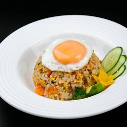 ข้าวผัดแซลมอน