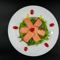 สลัดแซลมอนเบิร์น