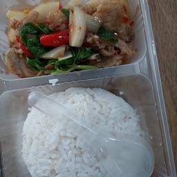 กระเพราหมูชิ้น