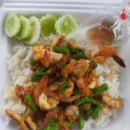 ข้าวผัดพริกแกงรวม