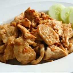 ข้าวราดไก่กระเทียม