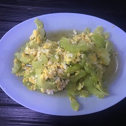 มะระผัดไข่
