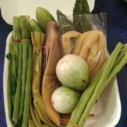 ผักลวกผักสด4+หน่อไม้