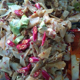 ผัดหน่อไม้่ดองใส่ไก่