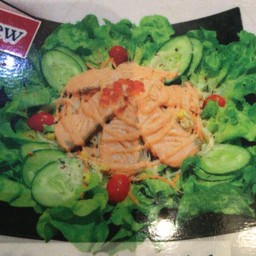 สลัดแซลมอนซอสสไปซี่เมนไท โกะ