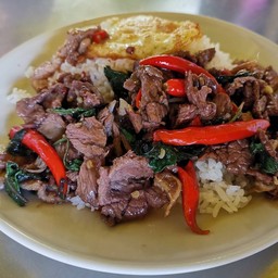 ผัดกระเพราราดข้าว