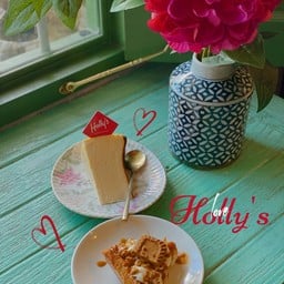 The Neighbors Cafe X Holly's