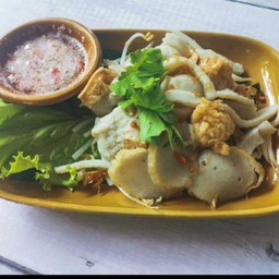 ลวกจิ้มเครื่องปลา