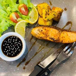 สเต็กแซลมอนย่าง ซอสเทอริยากิ