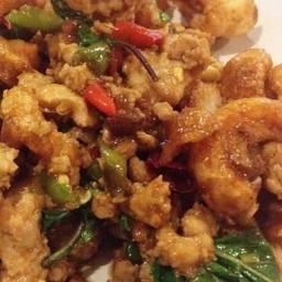 ข้าวกระเพรากากหมู+หมูสับ(แคบหมู)