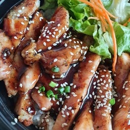 ข้าวเนื้อหมักราดซอสซอสเทริยากิ.