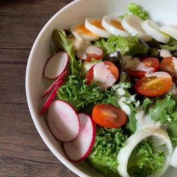 สลัดผักไข่ต้ม