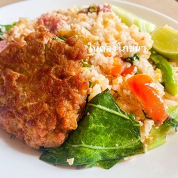 ข้าวผัดแหนม+หมูก้อนทอด