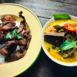 ข้าวเขียวหวานไก่+เนื้อทอด