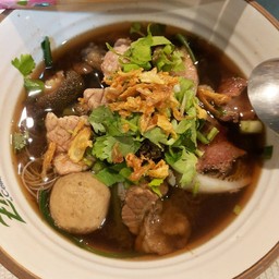 ก๋วยเตี๋ยวเนื้อตุ๋น